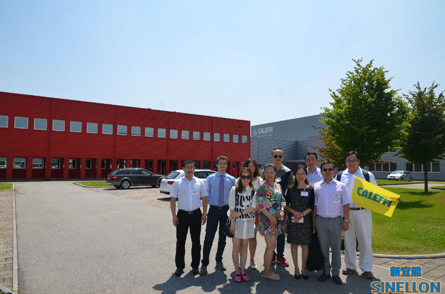 新宜能地源热泵专家与中国考察团参观卡莱菲厂区