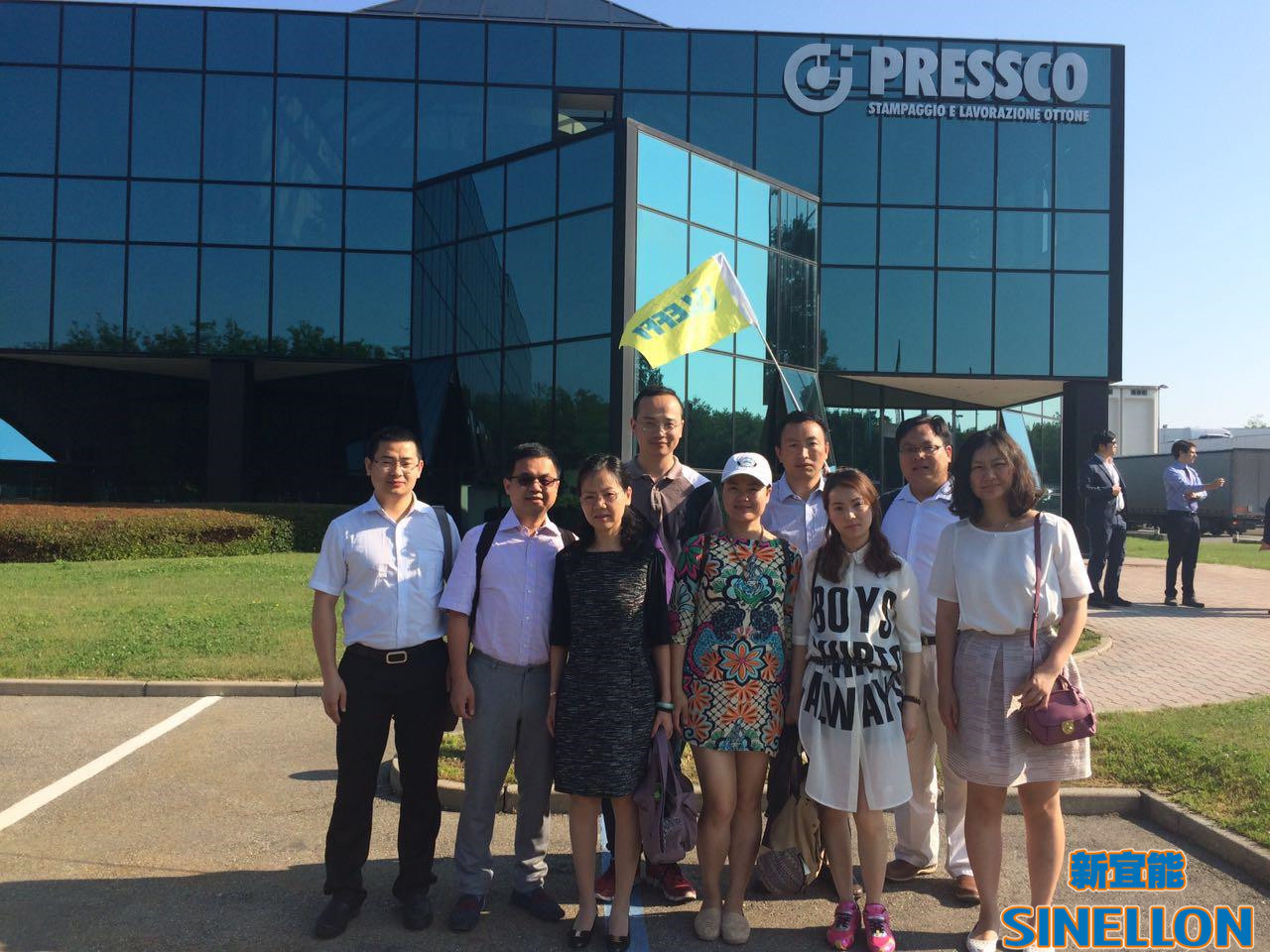 新宜能地源热泵专家与中国考察团参观卡莱菲分厂